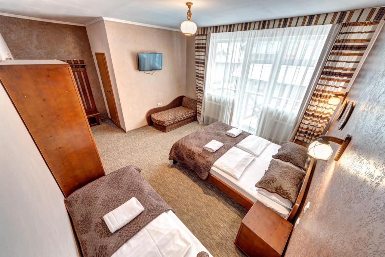 Hotel Gutsulia バコヴェル エクステリア 写真