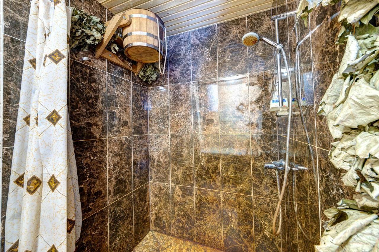 Hotel Gutsulia バコヴェル エクステリア 写真